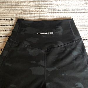 Alphalete Surface Pocket Black Camo Leggings